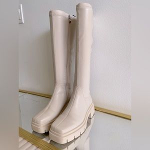 Light Beige knee high boots with zipper!